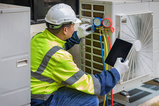 Professional Hvac technician working in Belleville, IL